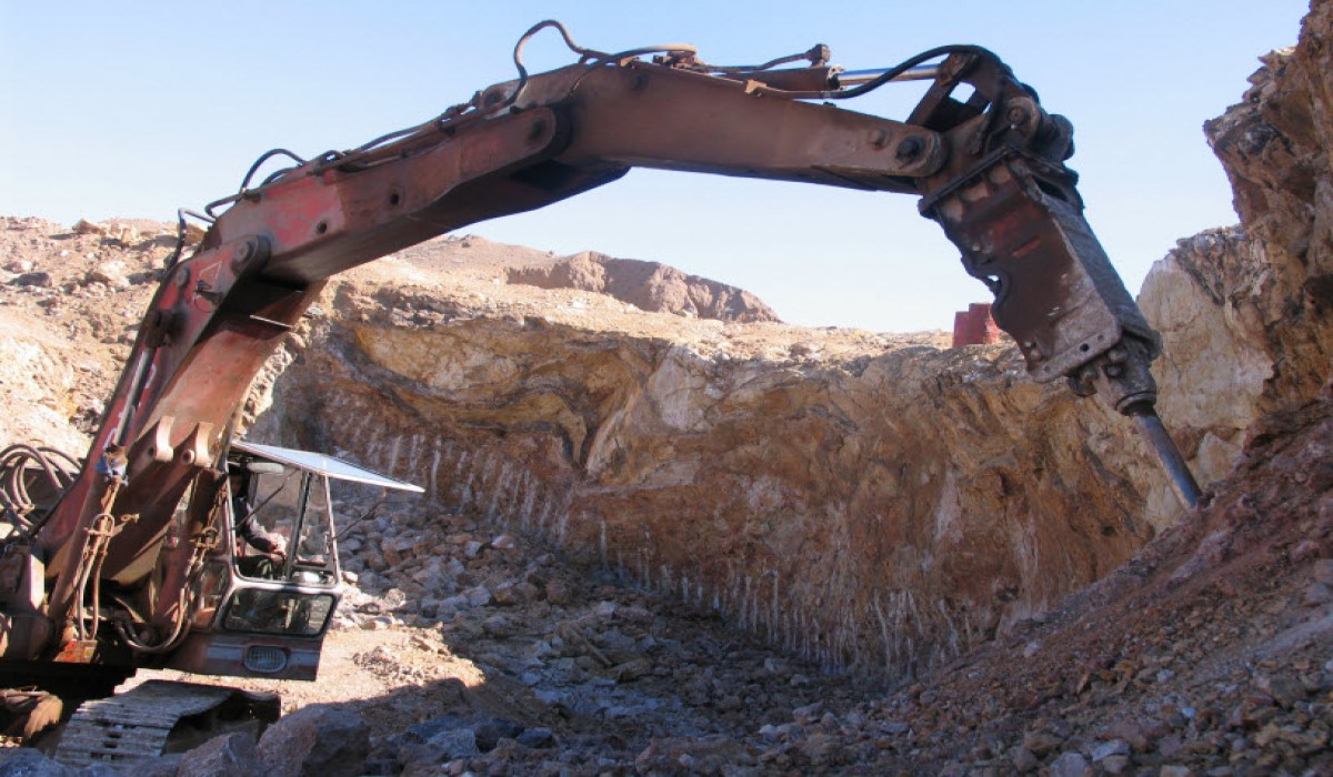 مهاباد یکی از قطب‌های اصلی استخراج سنگ «باریت» در کشور است