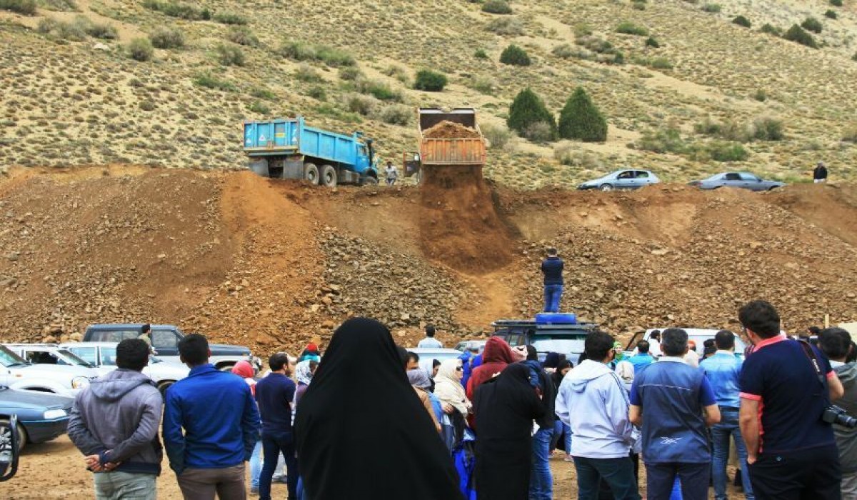 معدن بوکسیت تاش در دامنه کوه شاهوار در شمال شاهرود و مشکلات زیست محیطی آن