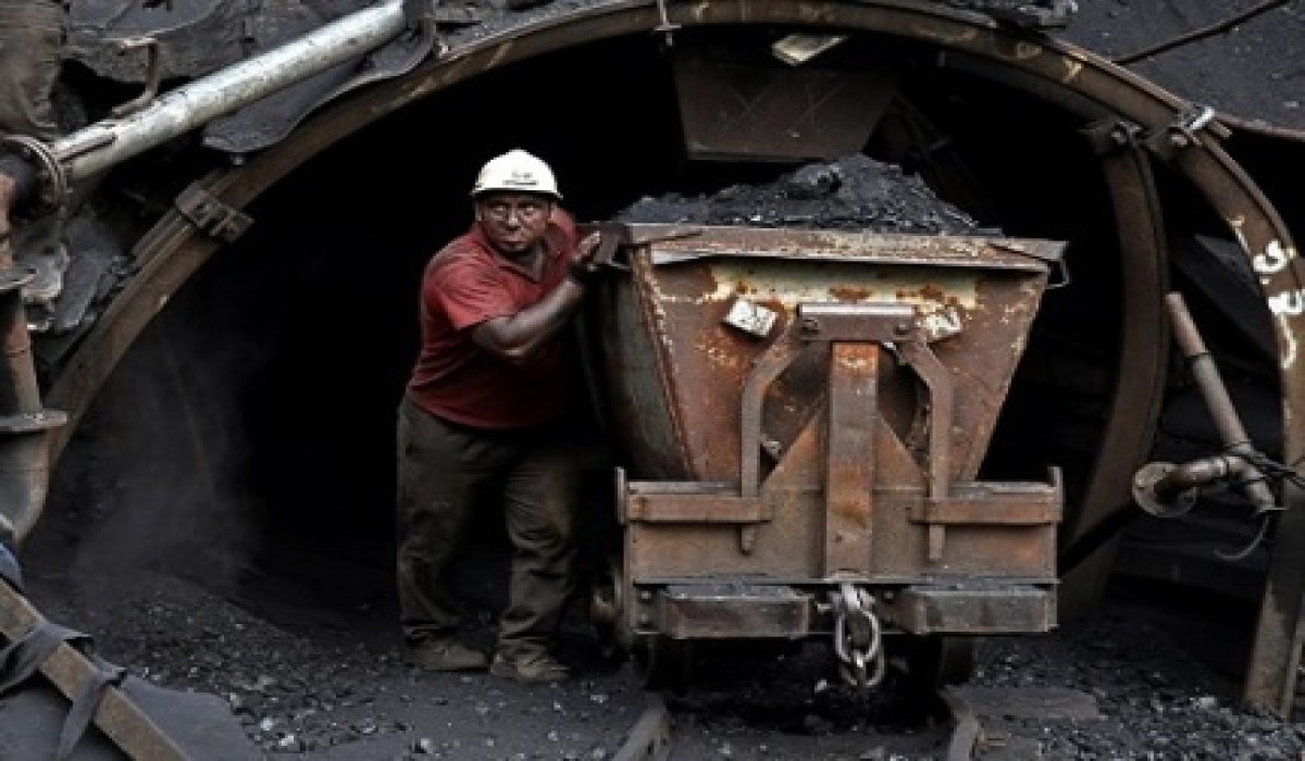 درخواست کمک کارگران قدیمی معدن زغالسنگ سنگرود از مسئولان برای احیای این واحد معدنی