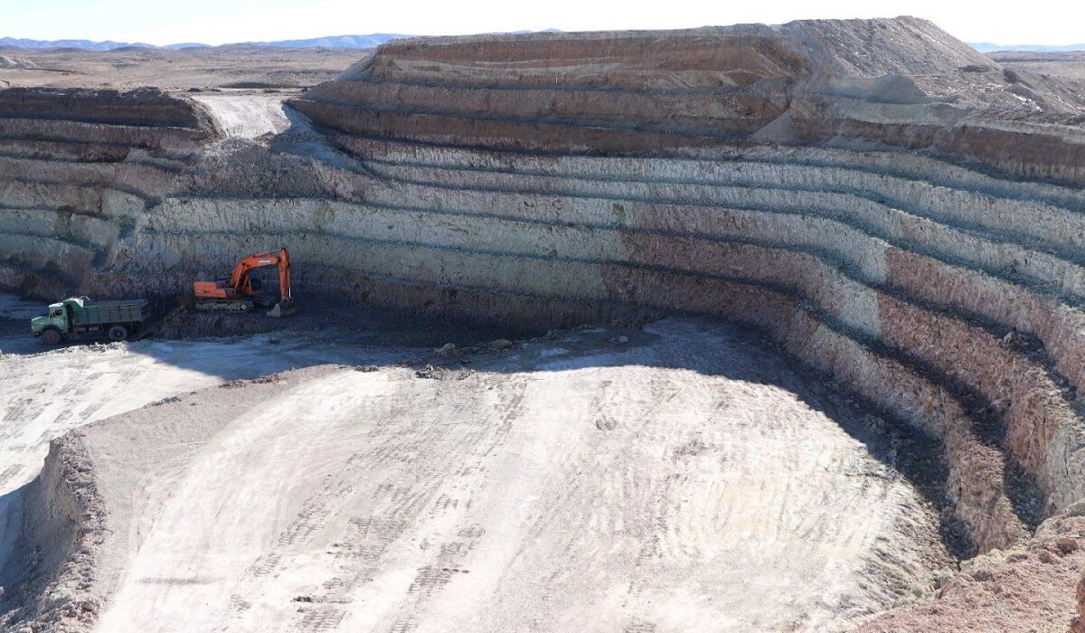ذخیره هفت میلیون و ۵۴۰ هزار تن ماده معدنی بنتونیت در معادن شهرستان فردوس