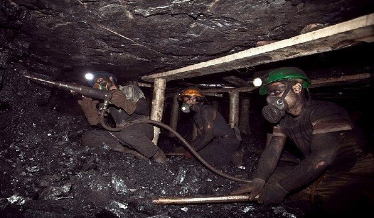 تلاش بی نتیجه برای نجات کارگران معدن طزره