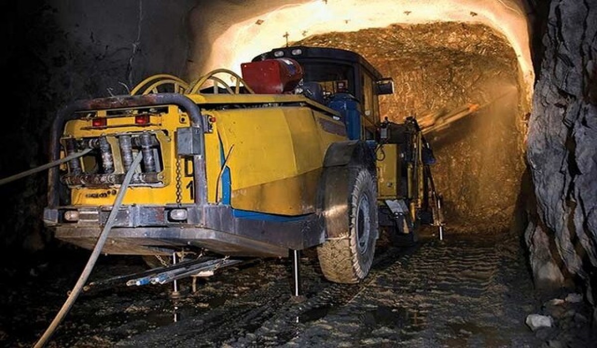 فرسودگی ماشین آلات مهمترین مشکل معدنکاران خراسان شمالی